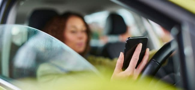 Distracciones al volante: La principal causa de accidentes 